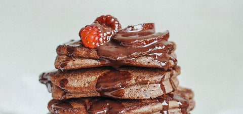 Chocolate-Banana-Pancakes mit Schokosoße