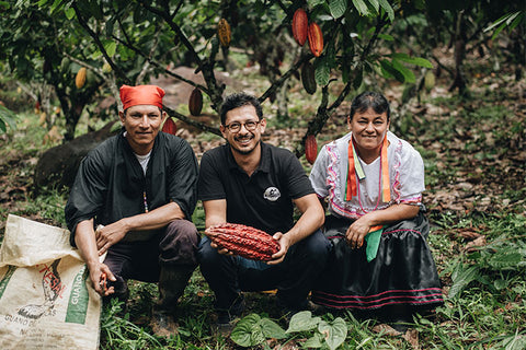 Gründer Daniel Duarte und zwei Mitarbeiter der Kooperative in Peru